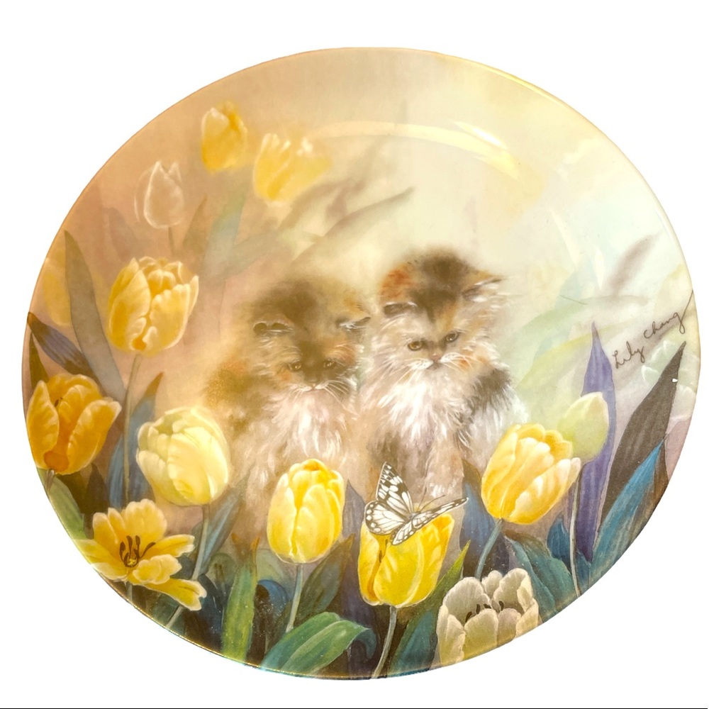 Lily Chang Collector’s Cat Plate Springtime Oasis